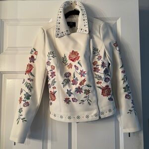 NWOT G by Giuliana White Floral Embroidered Faux Leather Jacket